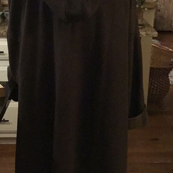 Vintage A.J.Ugent Wool Coat with a mink trimmed Hood - Picture 7 of 10